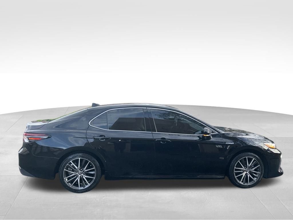 Used 2021 Toyota Camry XLE image 5