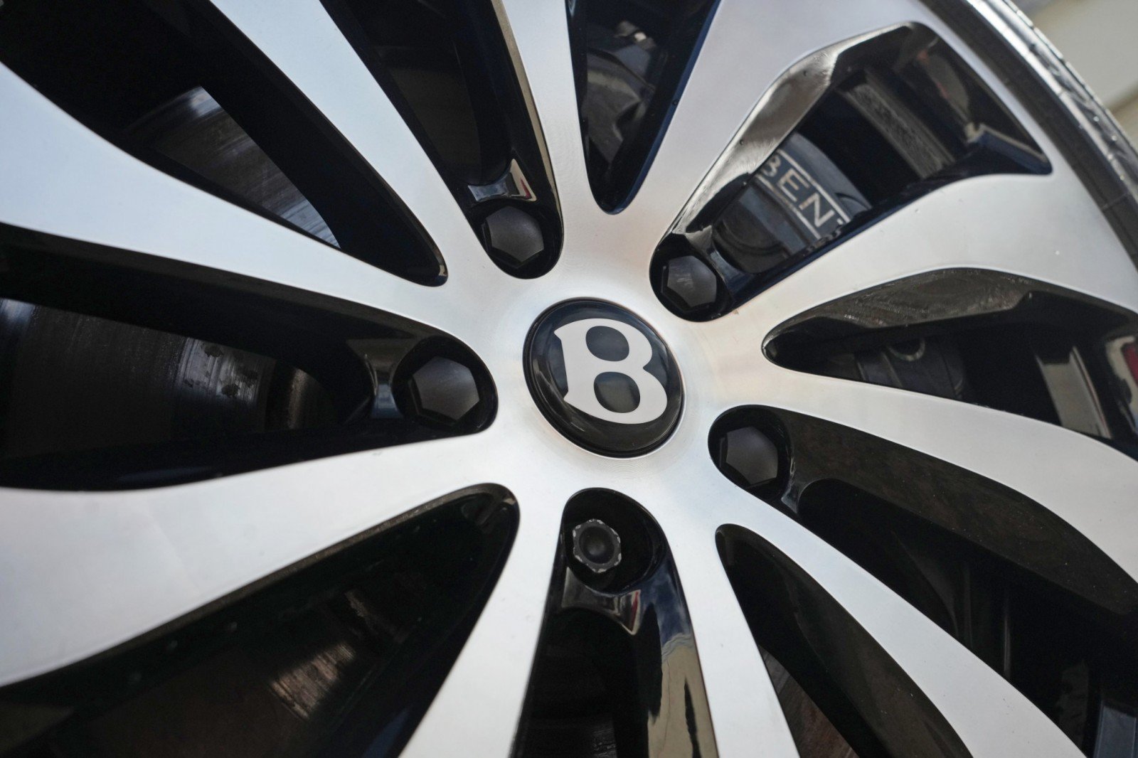 Used 2023 Bentley Flying Spur Azure AWD/4WD image 81