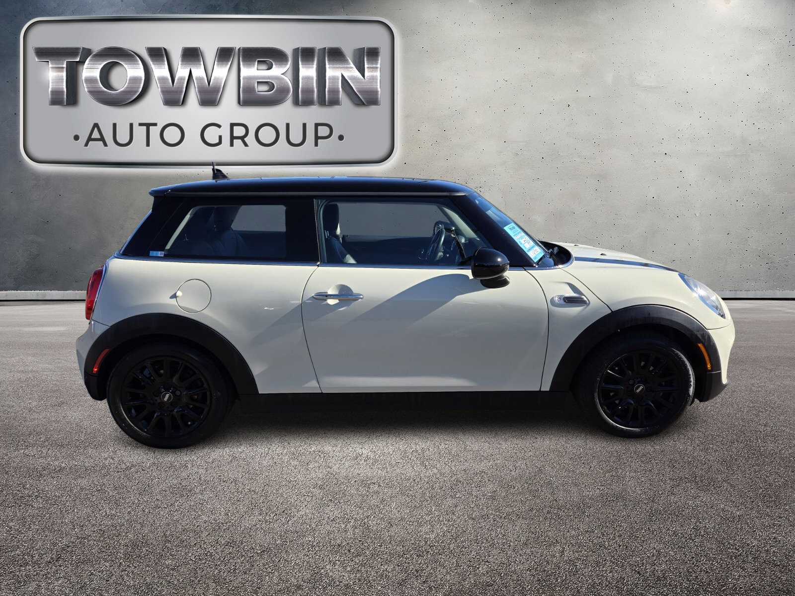 Used 2019 MINI Cooper 2-Door Hardtop image 3