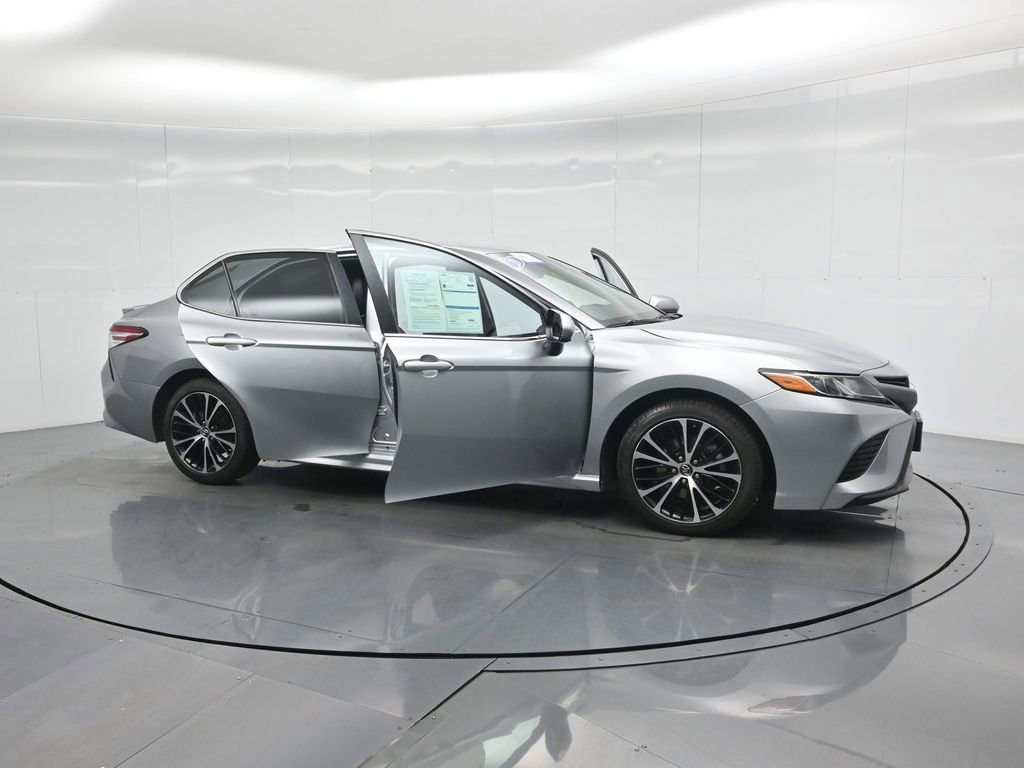 Used 2020 Toyota Camry SE image 30
