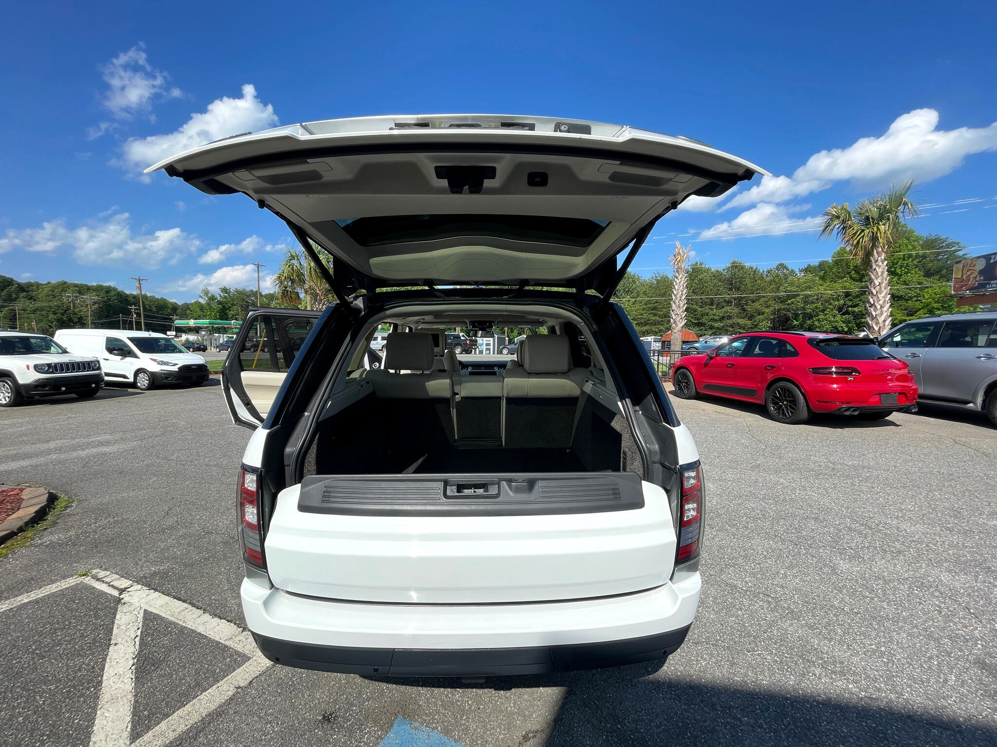 Used 2015 Land Rover Range Rover Autobiography image 25