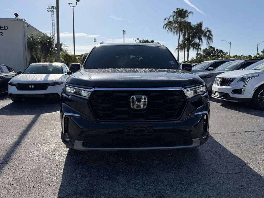 Used 2024 Honda Pilot Touring image 3