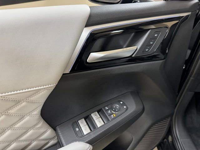 Used 2024 Mitsubishi Outlander 4WD Plug-In Hybrid image 7