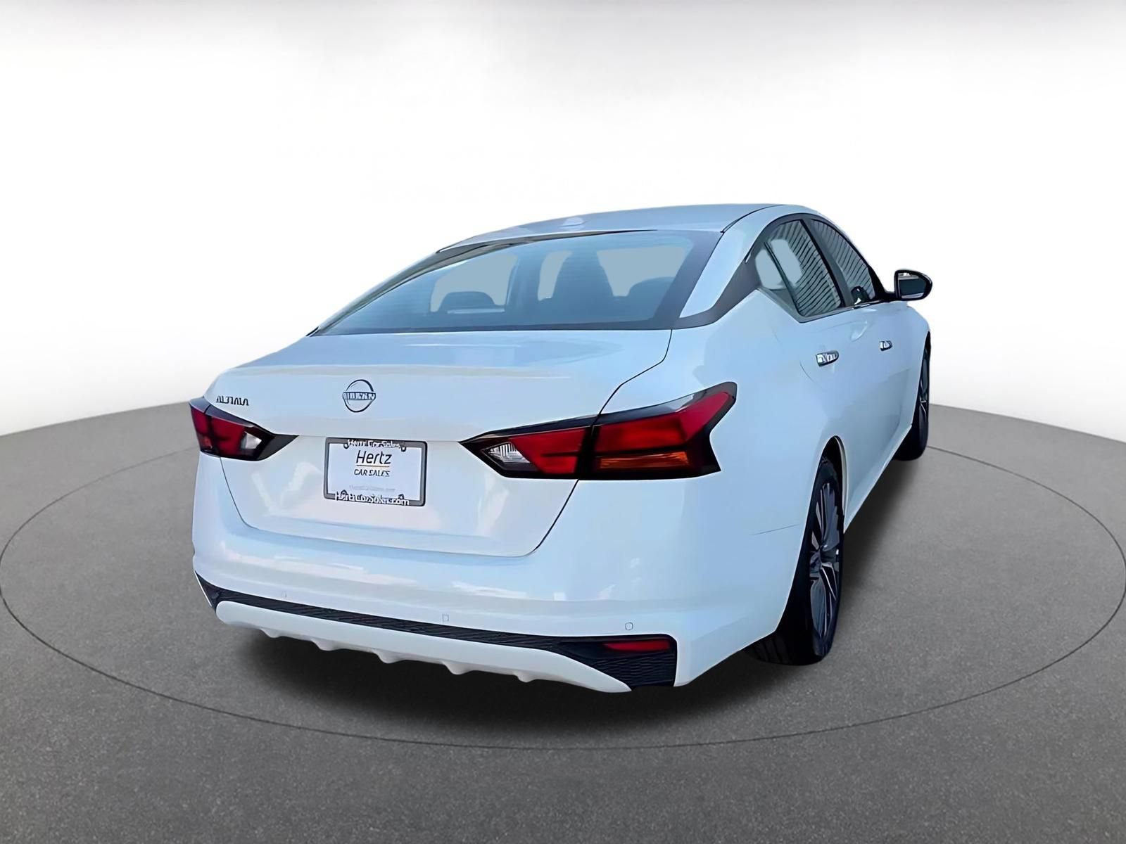 Used 2025 Nissan Altima 2.5 SV FWD image 14
