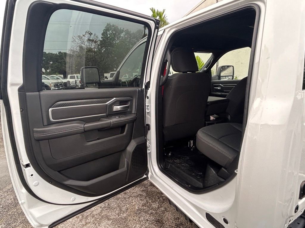 New 2025 RAM 3500 Big Horn image 40