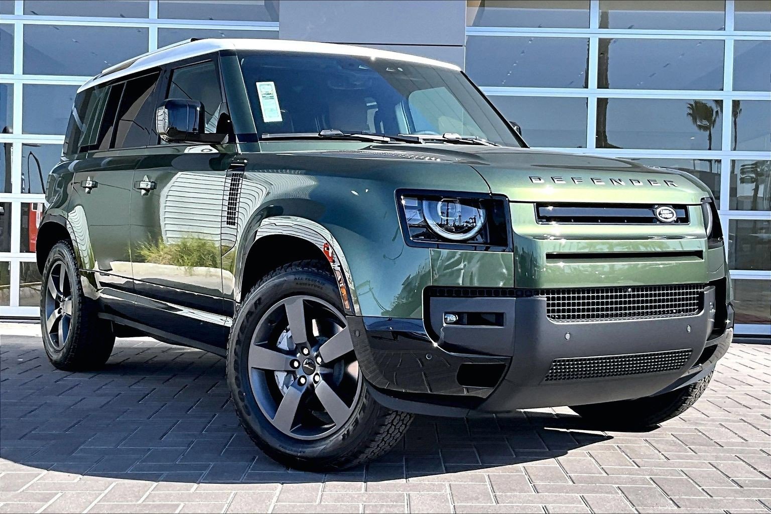 New 2026 Land Rover Defender 110 X-Dynamic SE image 2