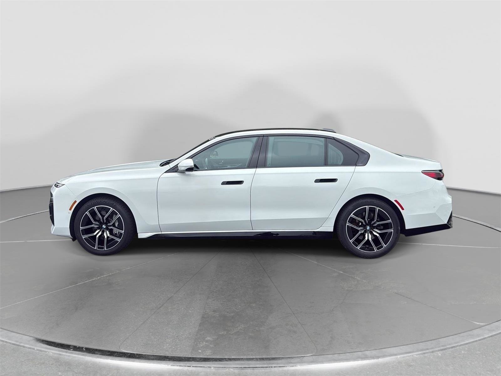 Certified 2023 BMW 740i w/ Parking Assistance Package RWD image 2