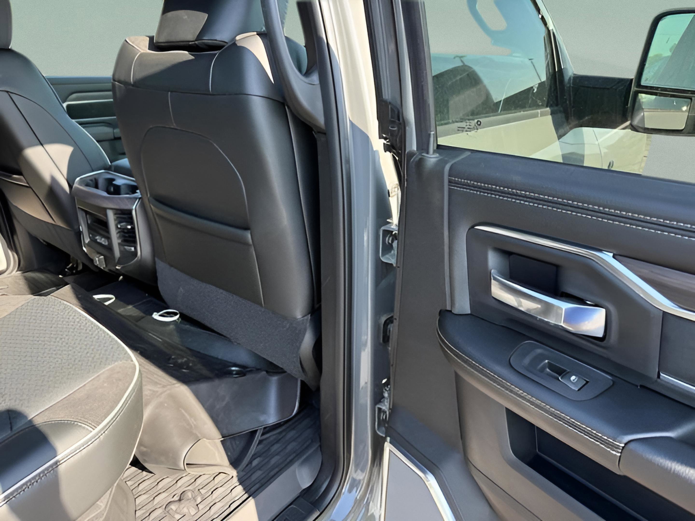 New 2026 RAM 3500 Laramie AWD/4WD image 10