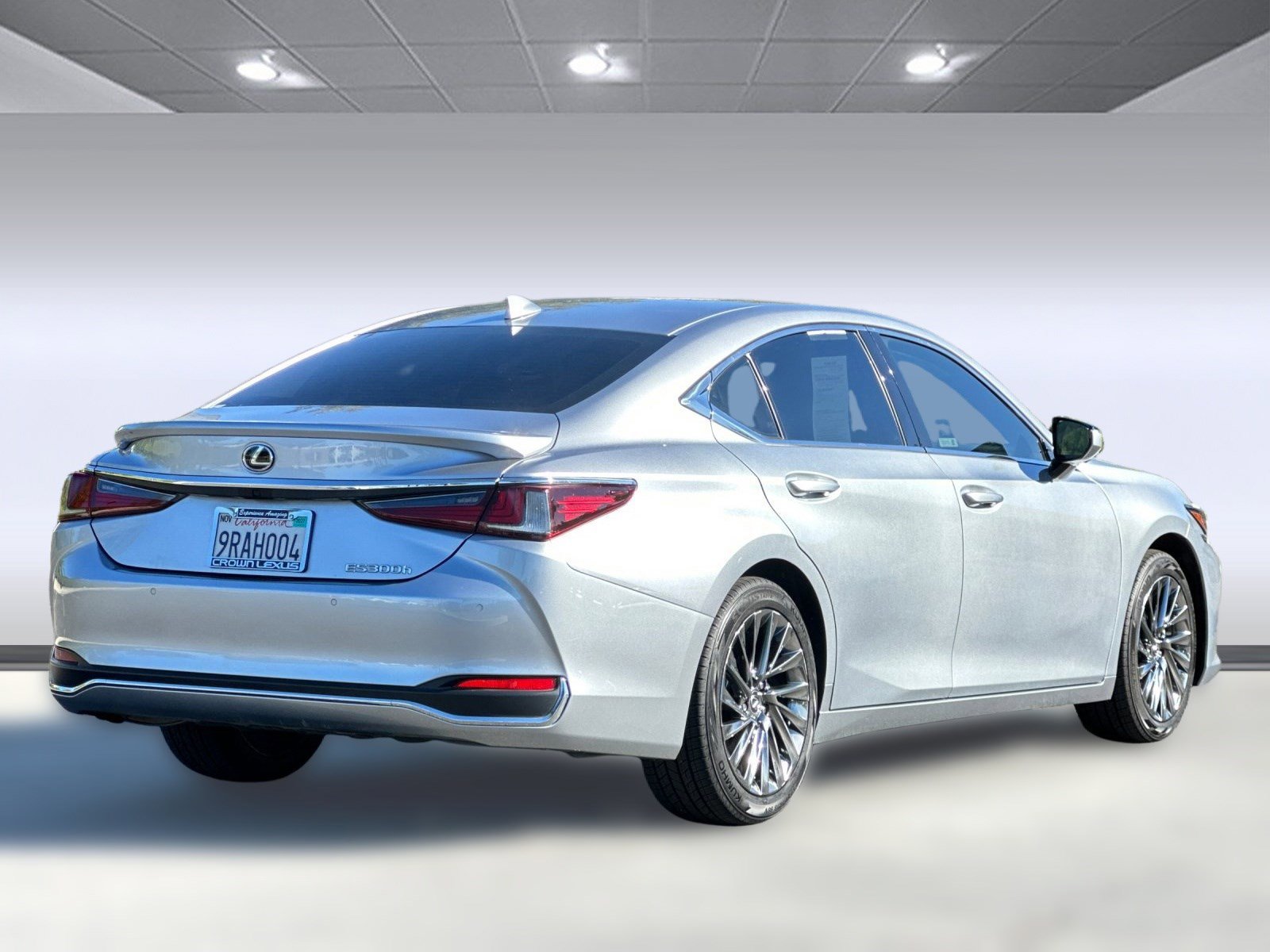 Certified 2025 Lexus ES 300h w/ Luxury Package image 8