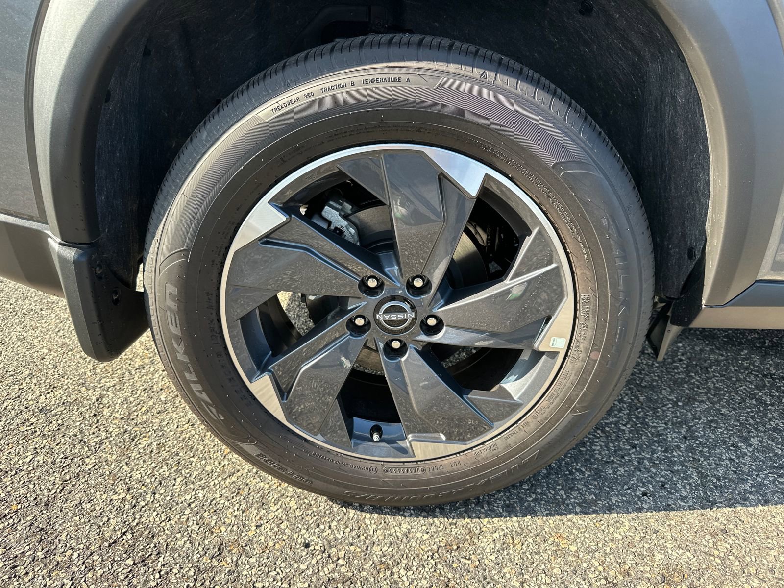 Used 2026 Nissan Rogue SV image 17