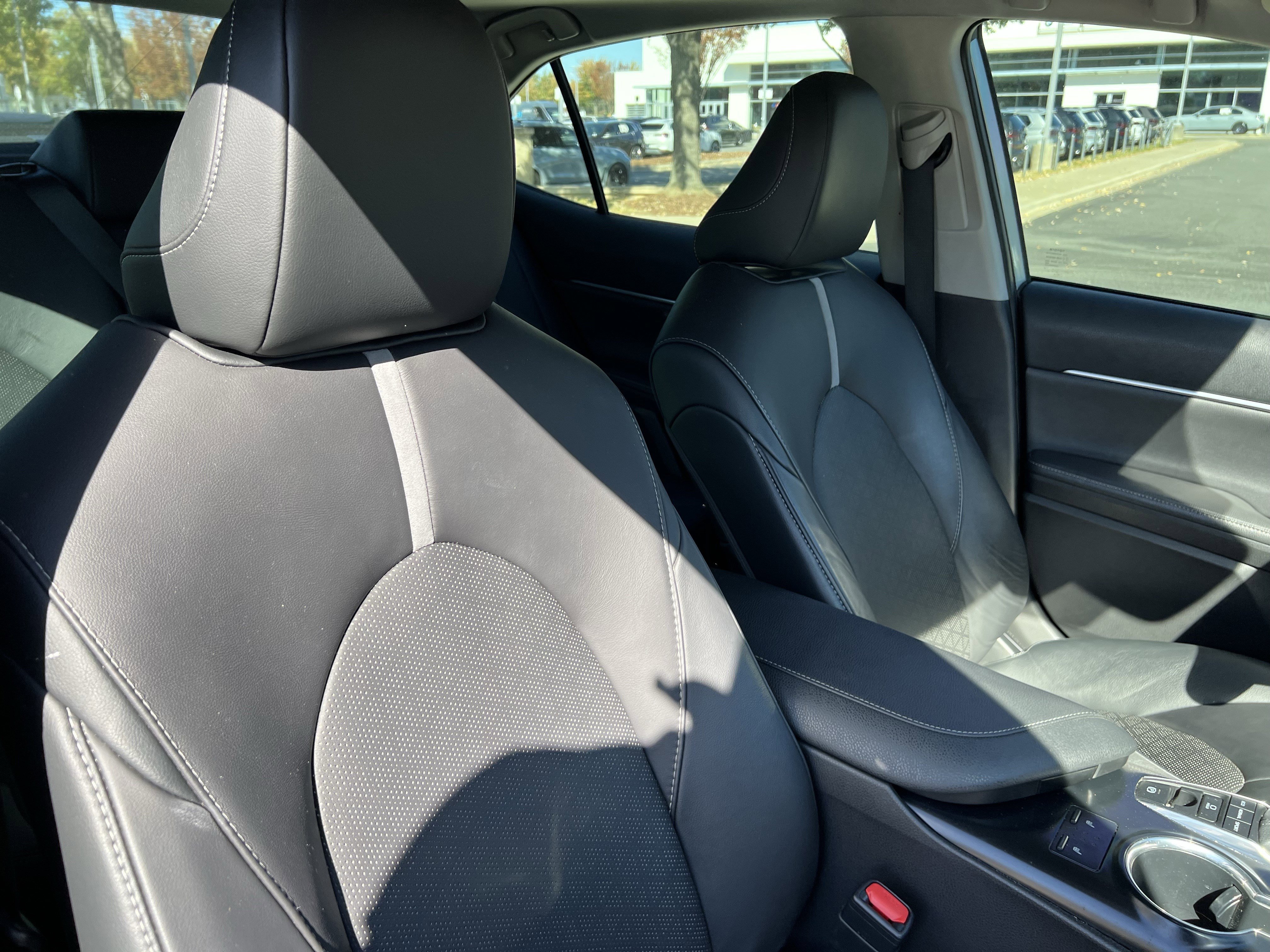 Used 2020 Toyota Camry XSE image 35