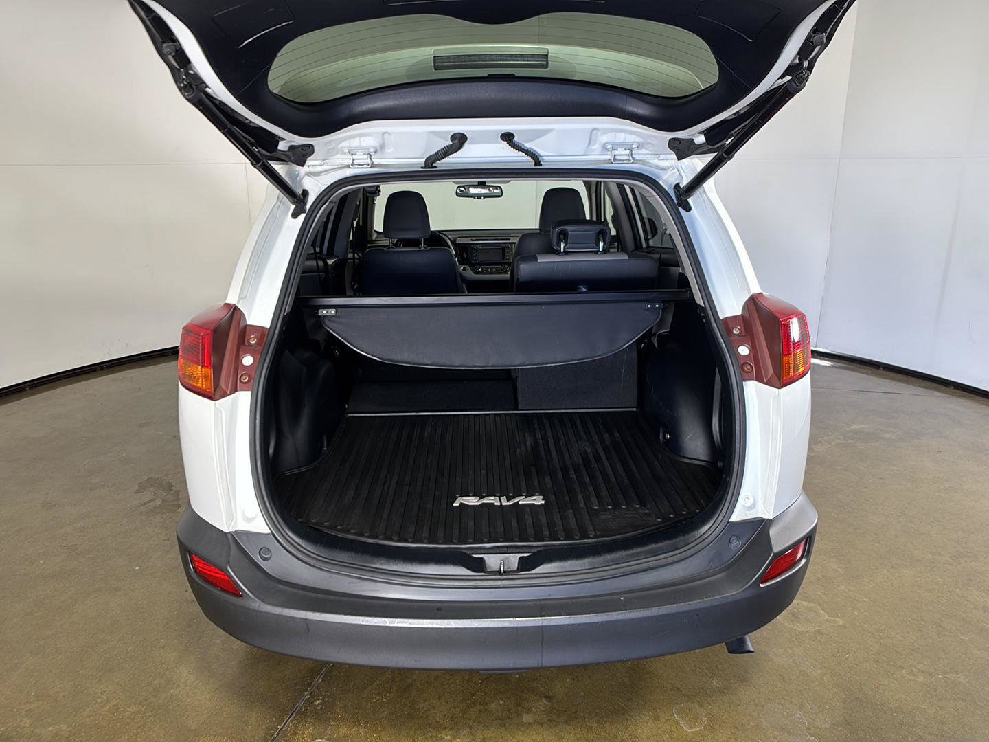 Used 2015 Toyota RAV4 Limited AWD/4WD image 16