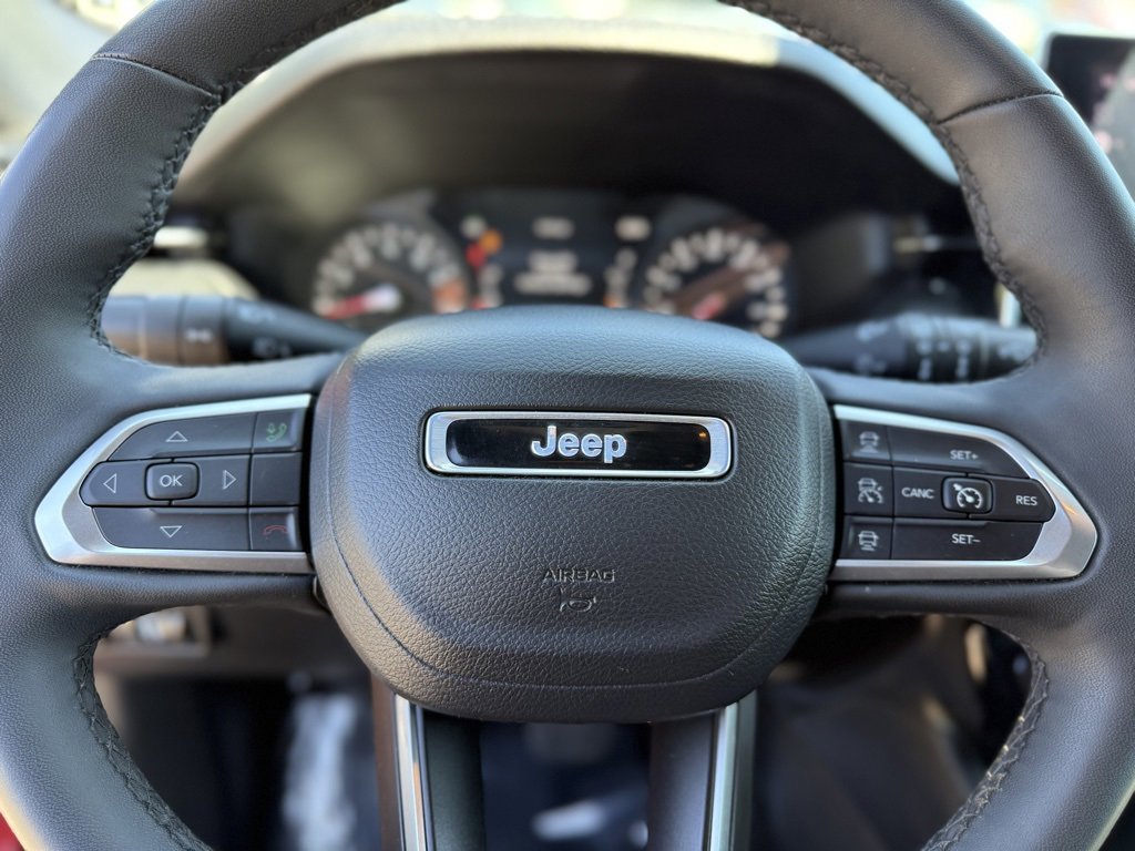 Used 2023 Jeep Compass Limited image 34