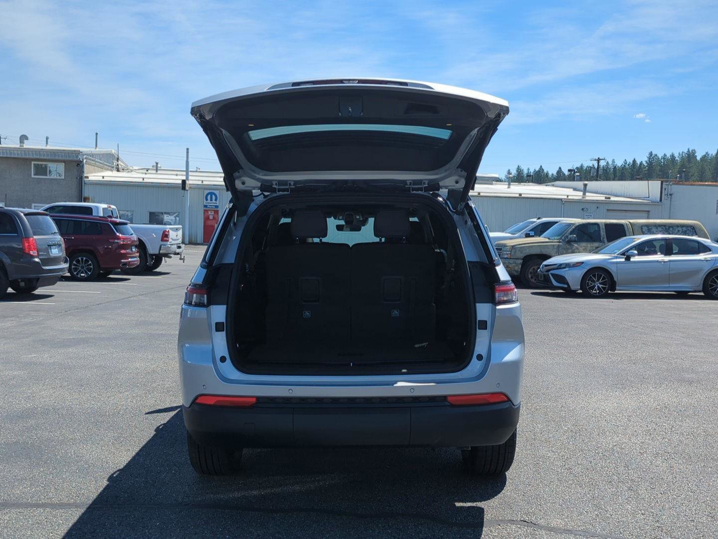 New 2025 Jeep Grand Cherokee L Altitude image 6
