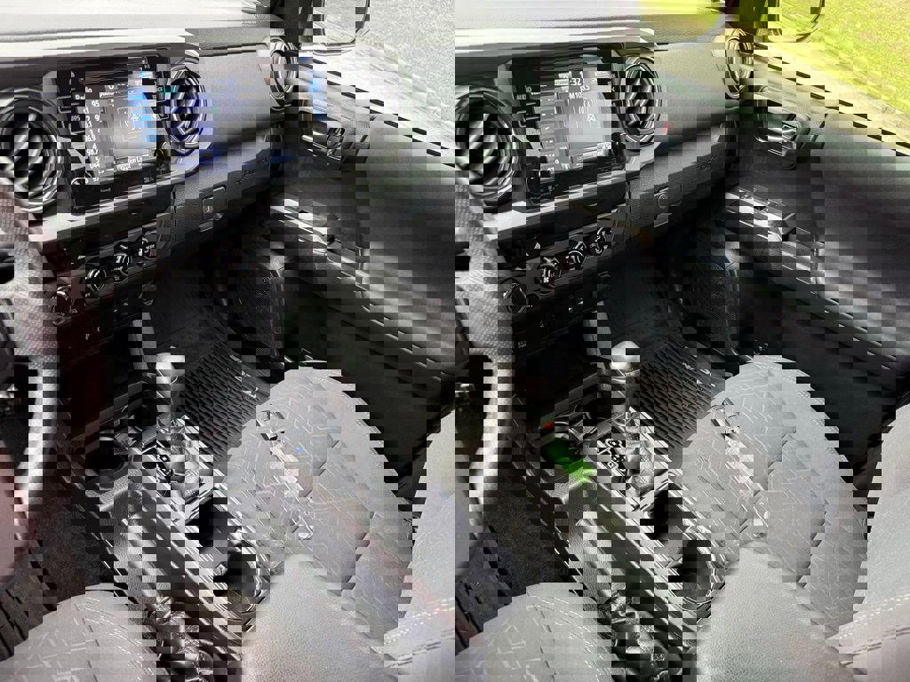 Used 2017 Toyota Tacoma TRD Off-Road w/ Tow Package (A/T) image 31