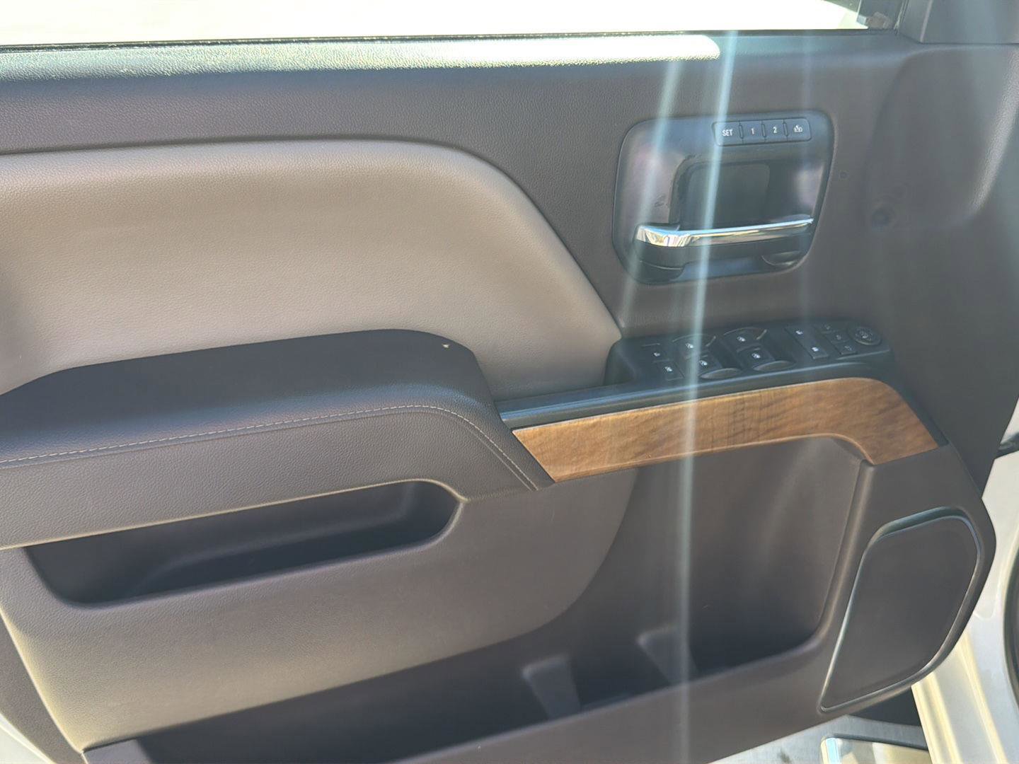 Used 2014 Chevrolet Silverado 1500 LTZ AWD/4WD image 9