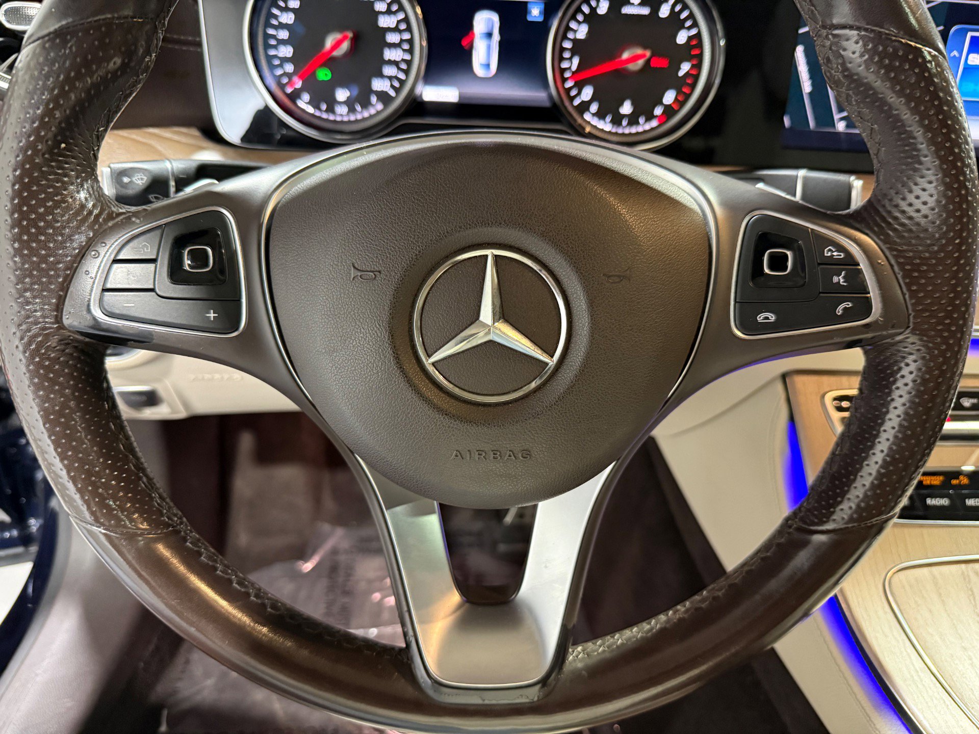 Used 2018 Mercedes-Benz E 400 4MATIC Coupe image 35