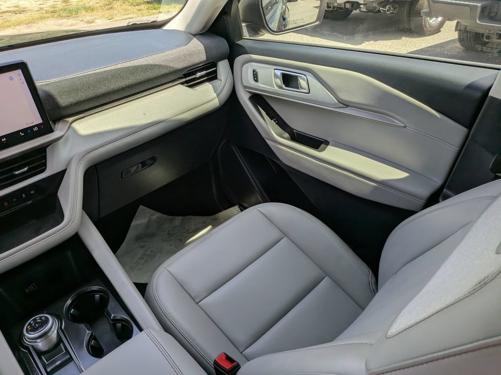 Used 2026 Ford Explorer Active w/ Active Comfort Package RWD image 17