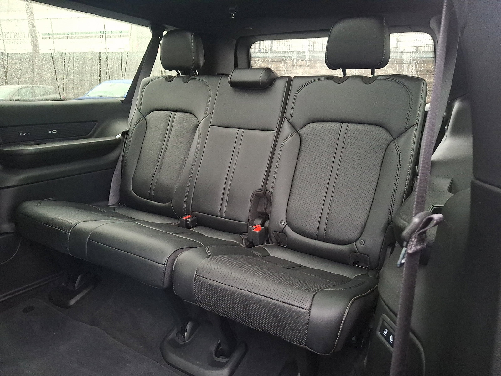 Used 2024 Jeep Wagoneer L Series III w/ Premium Group I image 11