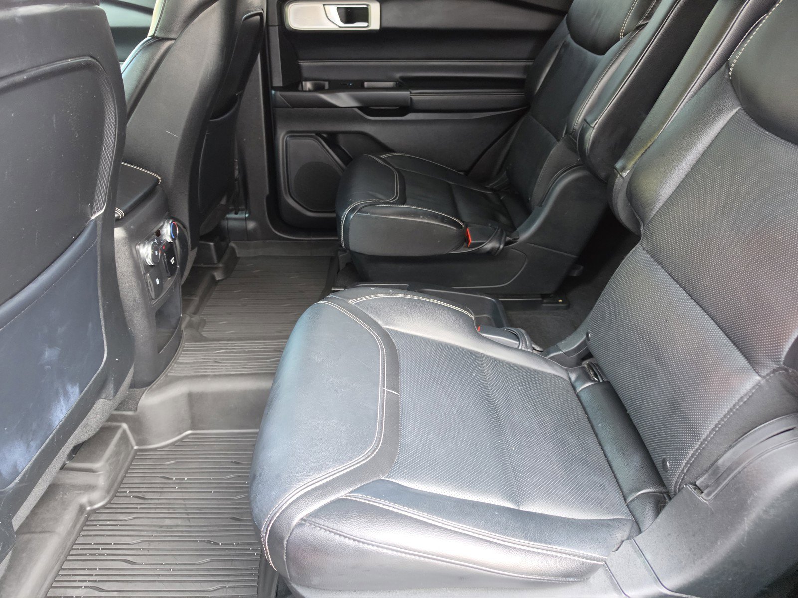 Used 2020 Ford Explorer ST w/ Premium Technology Package image 11