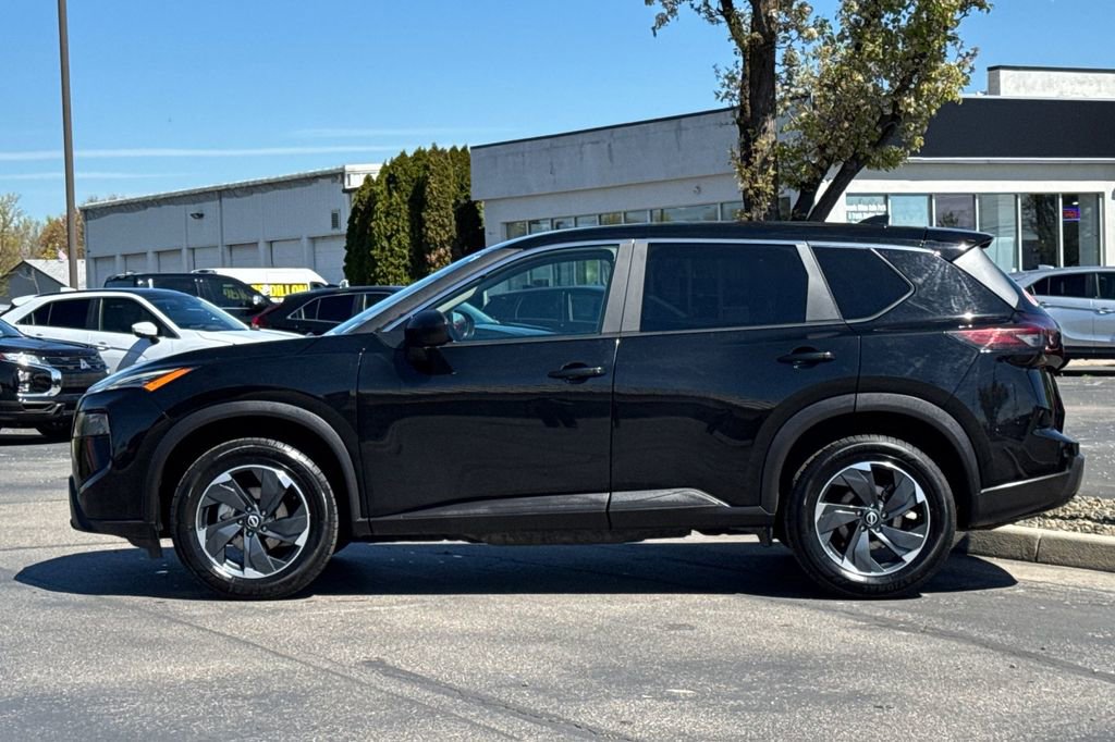 Used 2024 Nissan Rogue SV image 7