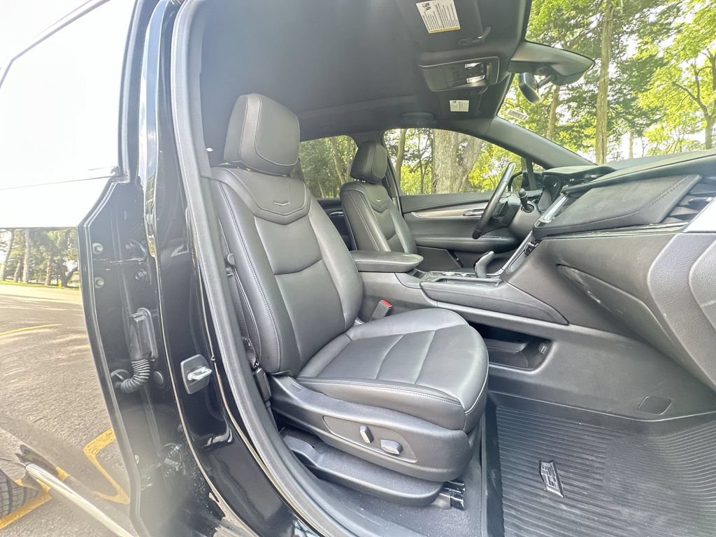 Certified 2024 Cadillac XT6 Luxury w/ LPO, Floor Liner Package AWD/4WD image 28