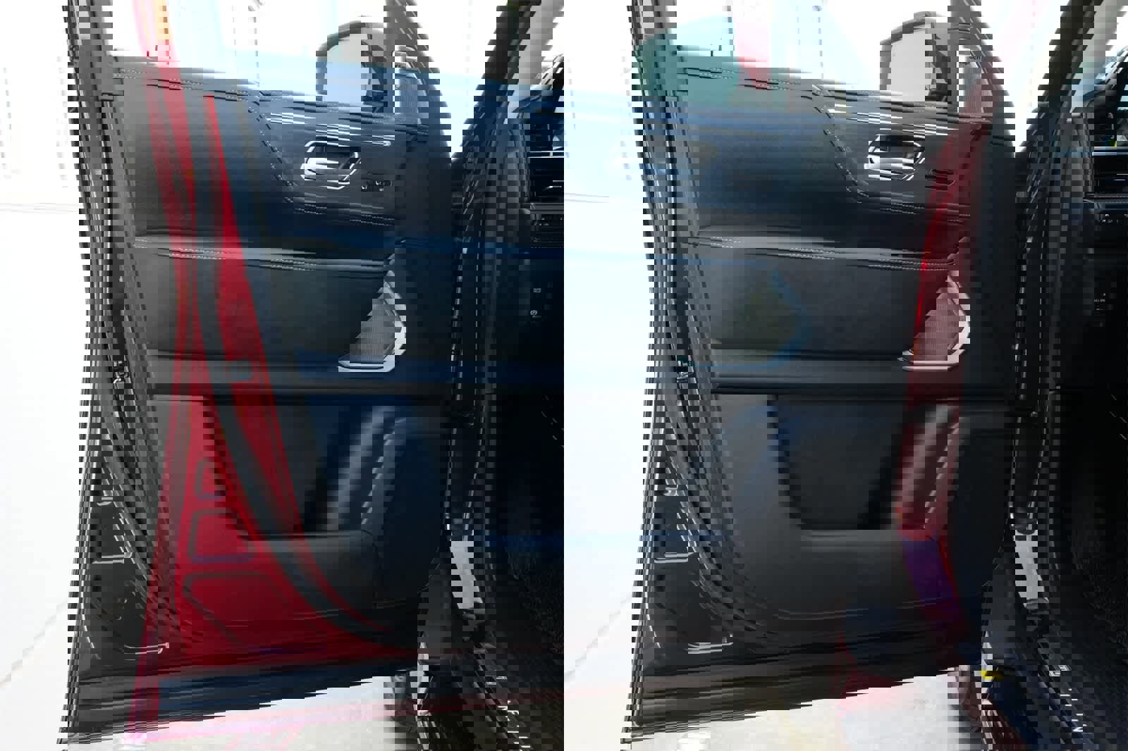 New 2025 INFINITI QX80 Sensory image 18