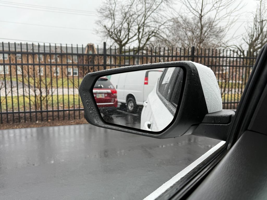 Used 2023 GMC Terrain SLT image 29