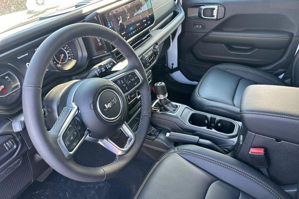 New 2026 Jeep Wrangler Unlimited Sahara AWD/4WD image 10