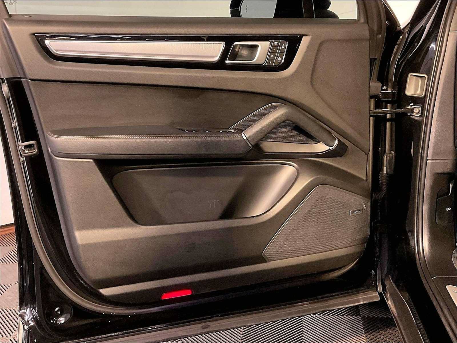 Certified 2023 Porsche Cayenne Platinum Edition AWD/4WD image 25