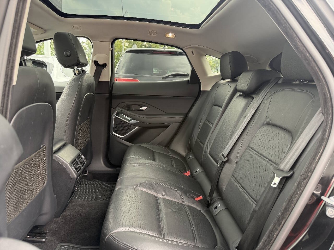 Used 2018 Jaguar E-PACE SE AWD/4WD image 10