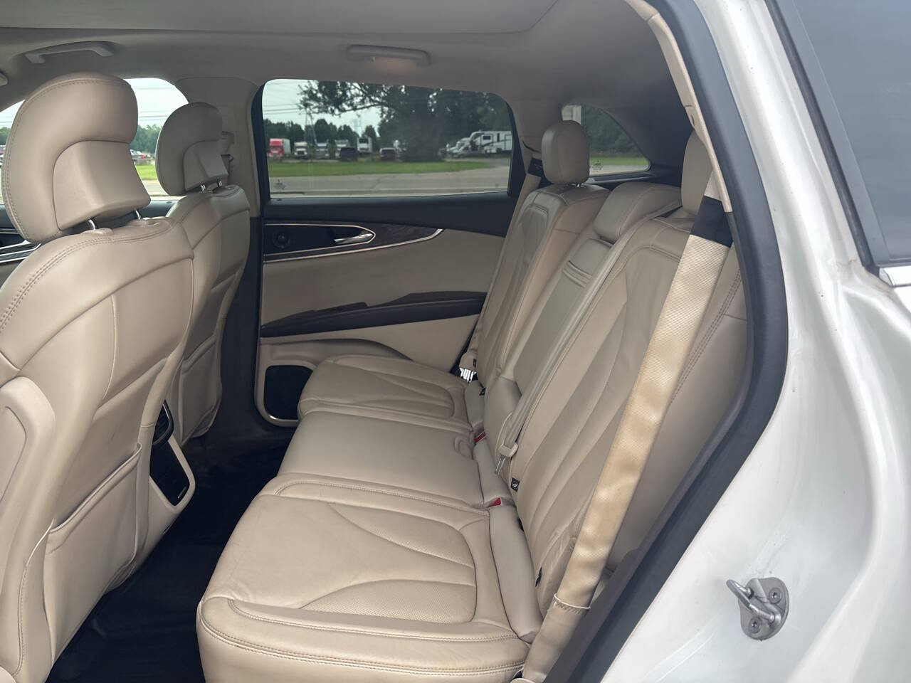 Used 2016 Lincoln MKX Select FWD image 15
