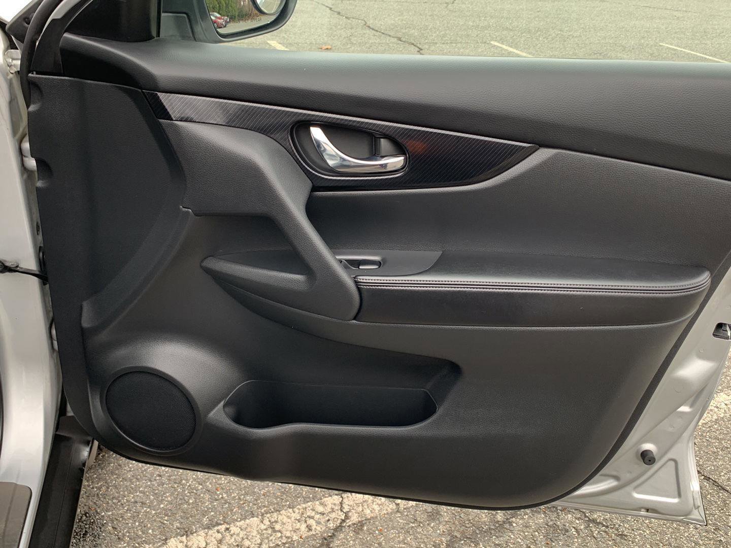 Used 2019 Nissan Rogue SL w/ Premium Package image 16