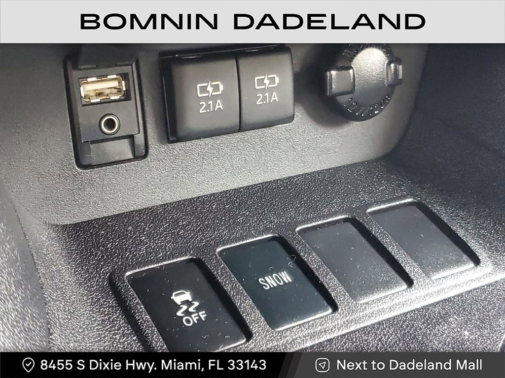 Used 2017 Toyota Highlander SE image 23