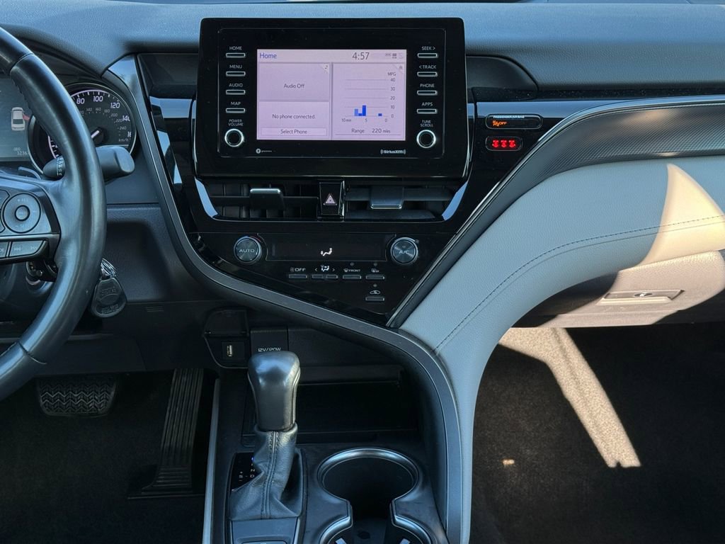 Used 2021 Toyota Camry SE w/ Cold Weather Package image 11