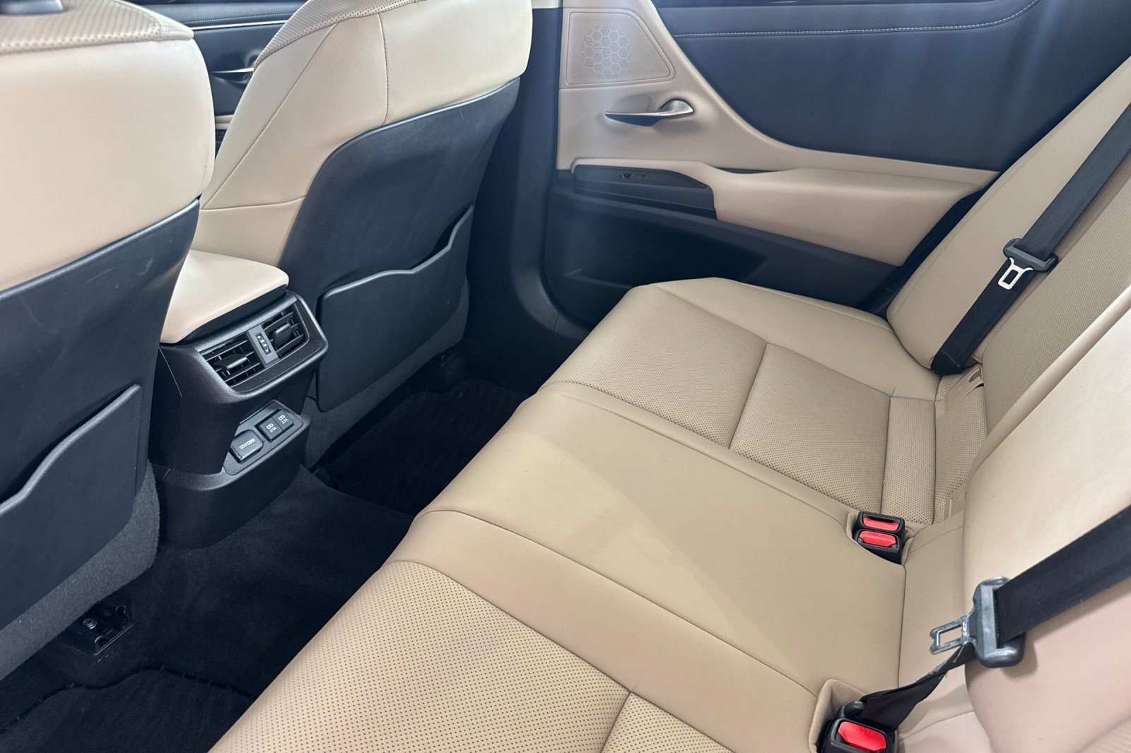 Certified 2020 Lexus ES 300h w/ Premium Package FWD image 15