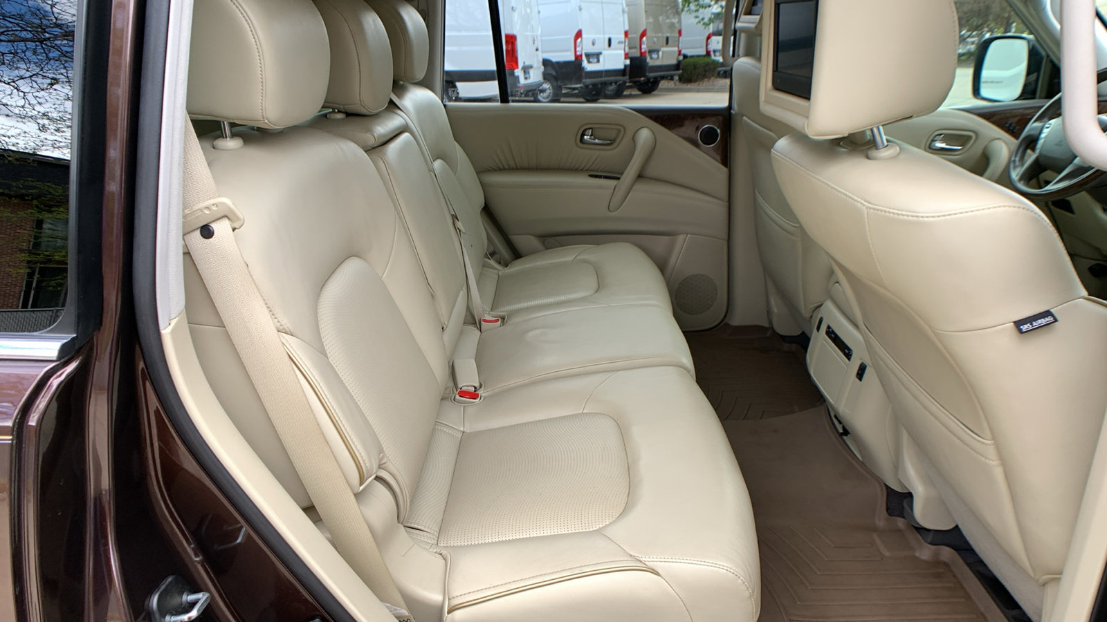 Used 2017 INFINITI QX80 4WD w/ Driver Assistance Package image 28