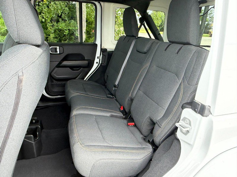 Used 2025 Jeep Wrangler Unlimited Sahara AWD/4WD image 15