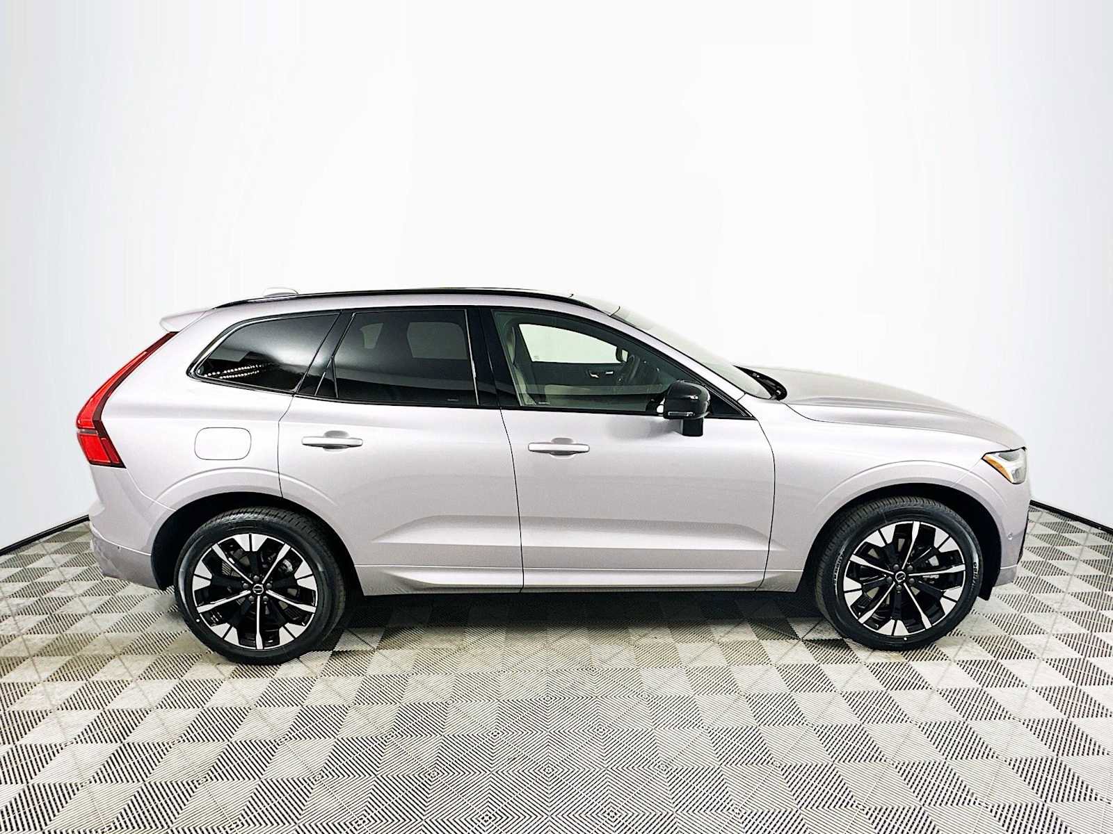 New 2026 Volvo XC60 B5 Plus w/ Climate Package image 8