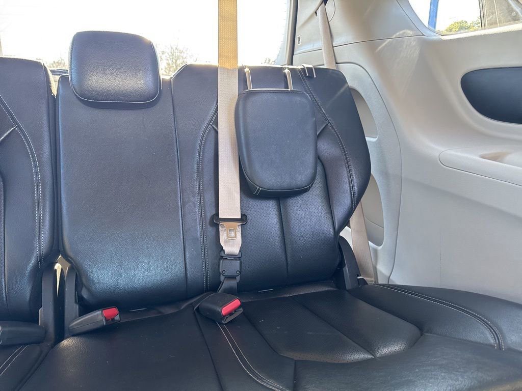 Used 2022 Chrysler Pacifica Touring-L image 35