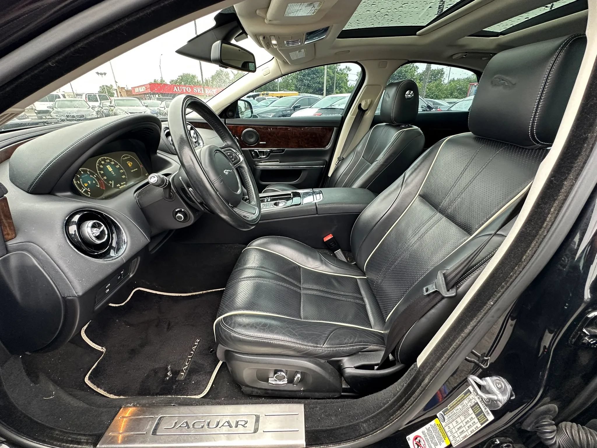 Used 2016 Jaguar XJ R-Sport RWD image 10