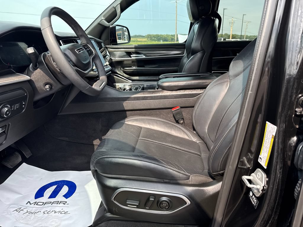 Used 2022 Jeep Wagoneer Series III w/ Premium Group I AWD/4WD image 9