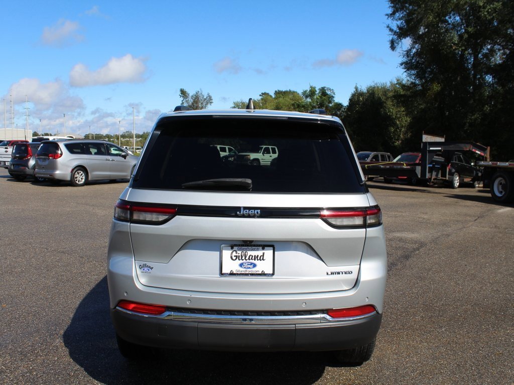 Used 2023 Jeep Grand Cherokee Limited image 10