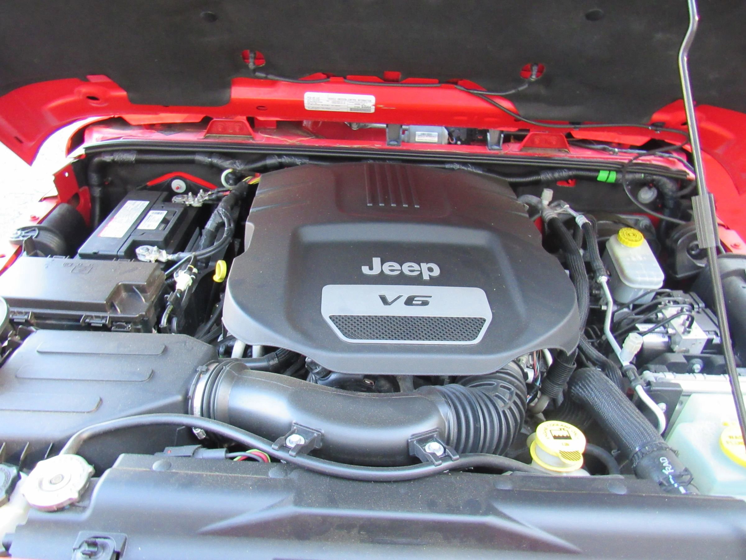 Used 2017 Jeep Wrangler Unlimited Sahara w/ Connectivity Group image 28