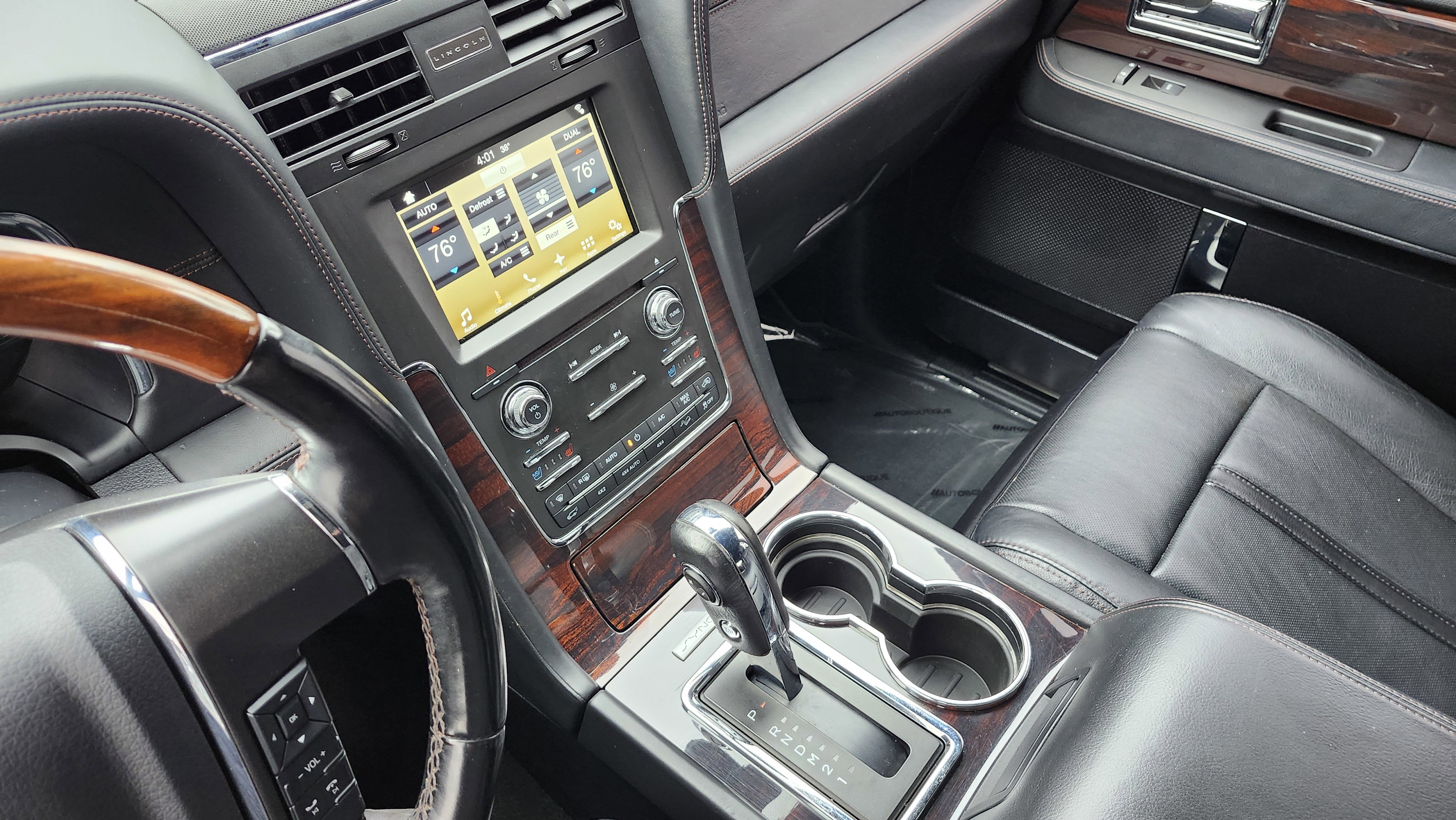 Used 2016 Lincoln Navigator Reserve image 32