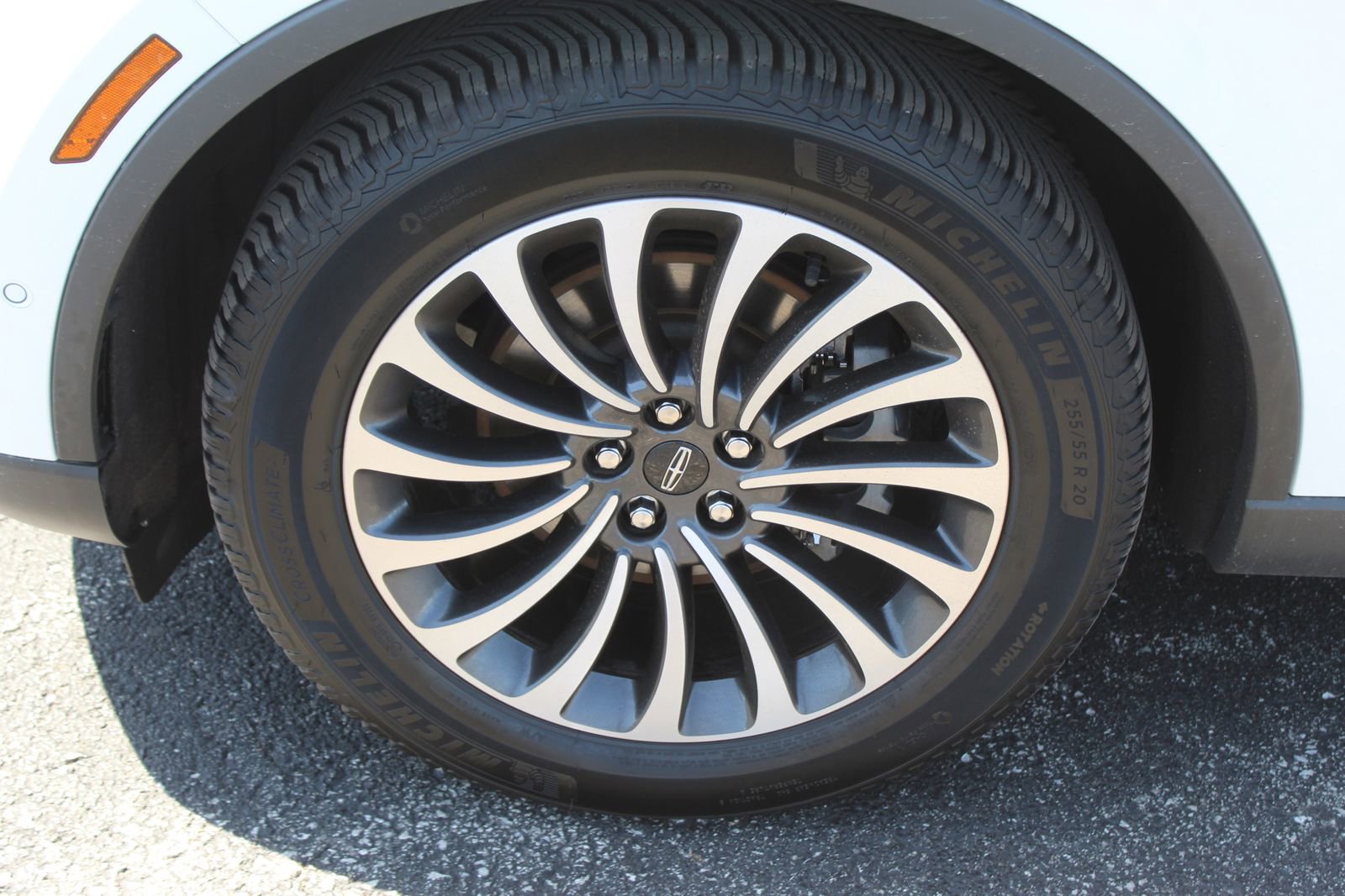 Used 2023 Lincoln Aviator Reserve w/ Equipment Group 201A AWD/4WD image 2