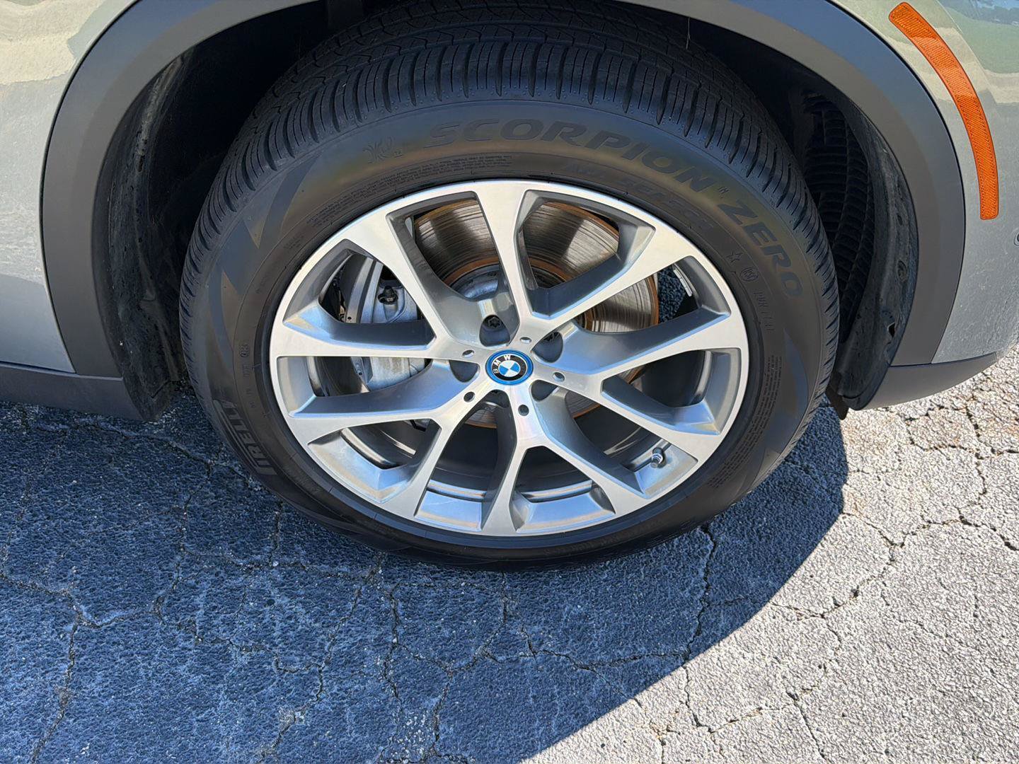 Used 2024 BMW X5 xDrive50e w/ Premium Package AWD/4WD image 40