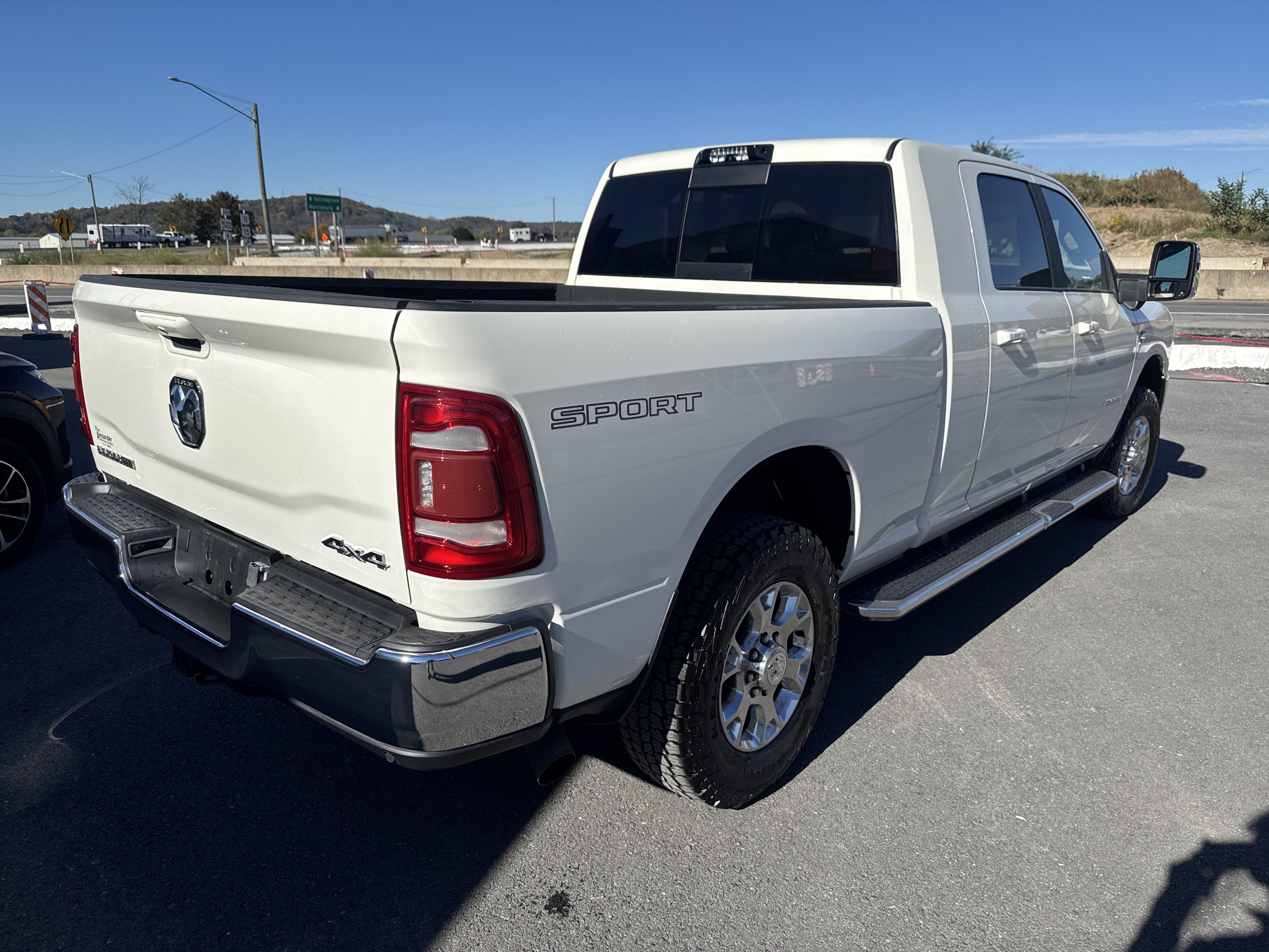 Used 2023 RAM 2500 Laramie AWD/4WD image 3