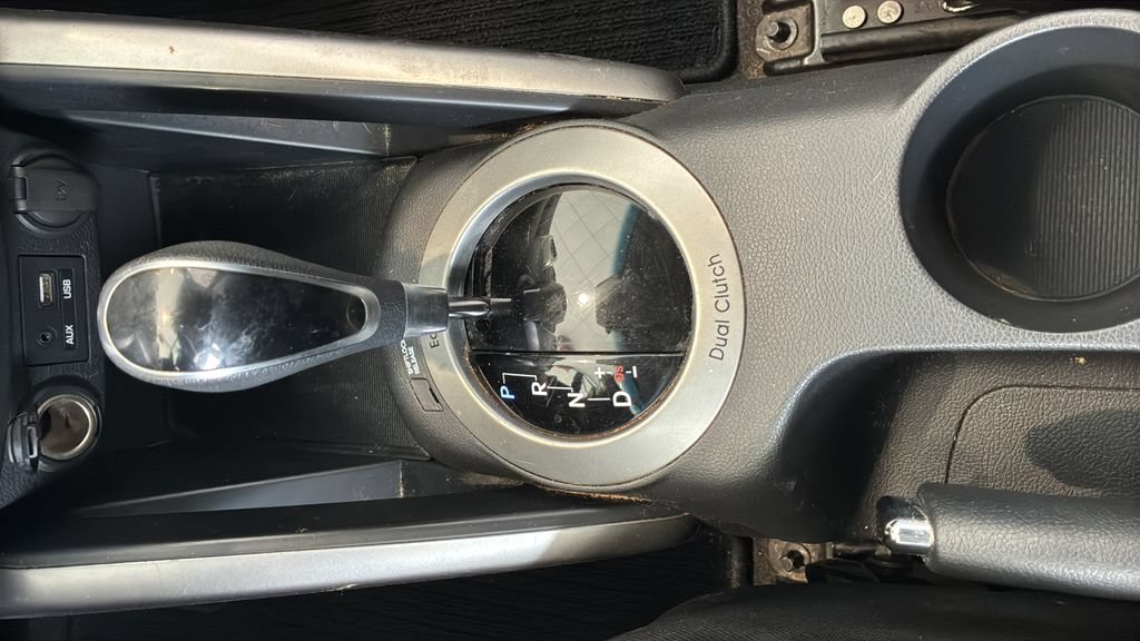 Used 2016 Hyundai Veloster FWD image 31