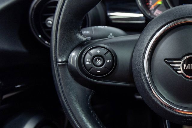 Used 2021 MINI Cooper 4-Door Hardtop image 15